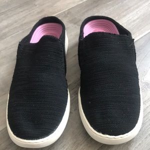 Baretraps Yonessa Textile upper slip on Shoes.